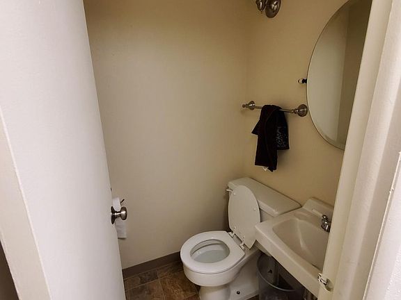 5th image of 1651 Mentor Ave APT 2704