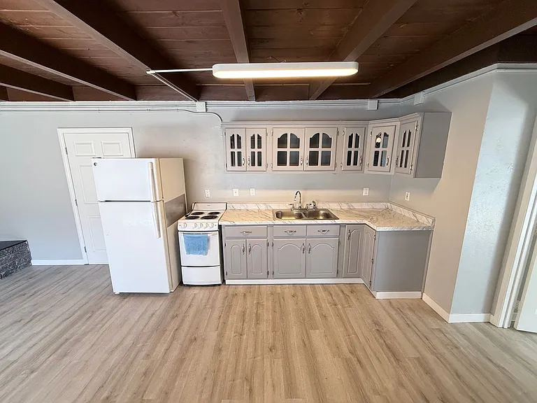 1561 Olive Ave — Photo 3