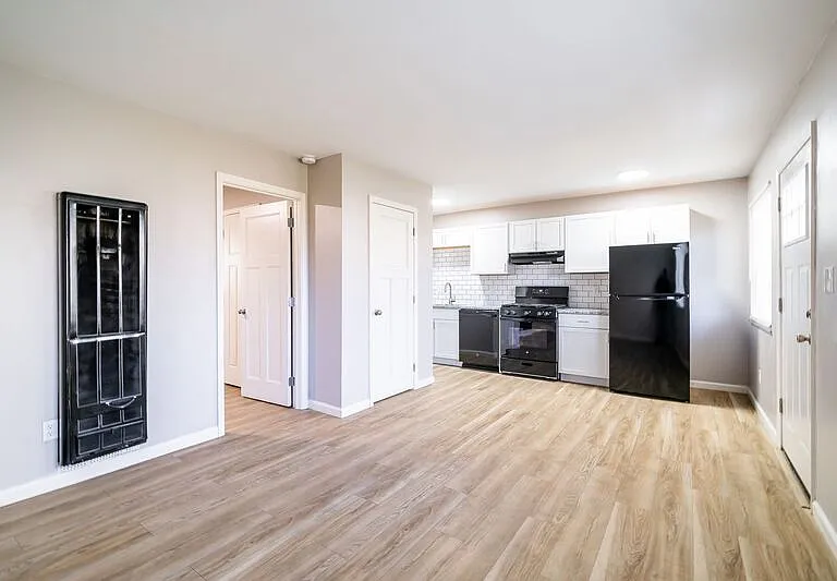 1075 Oak St #E — Photo 6
