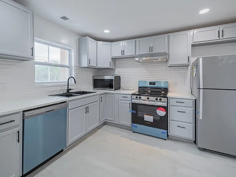 830 Market St — Photo 3