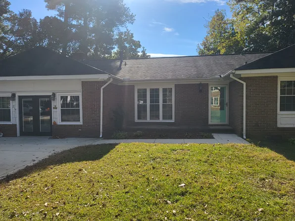 214 Rivenoak Dr, Fayetteville, NC 28303