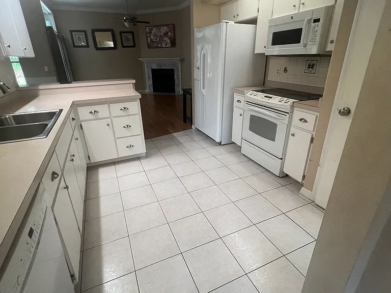 NW 68th Ln — Photo 20