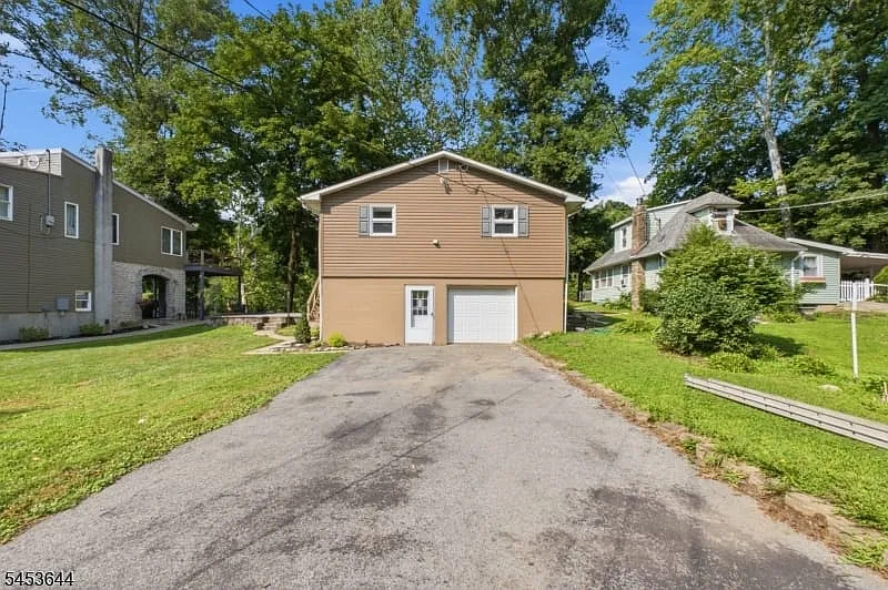 2 bed, 1.0 bath, $2,850 — Photo 3