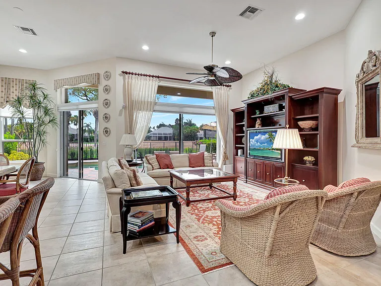 8671 Falcon Green Dr — Photo 6