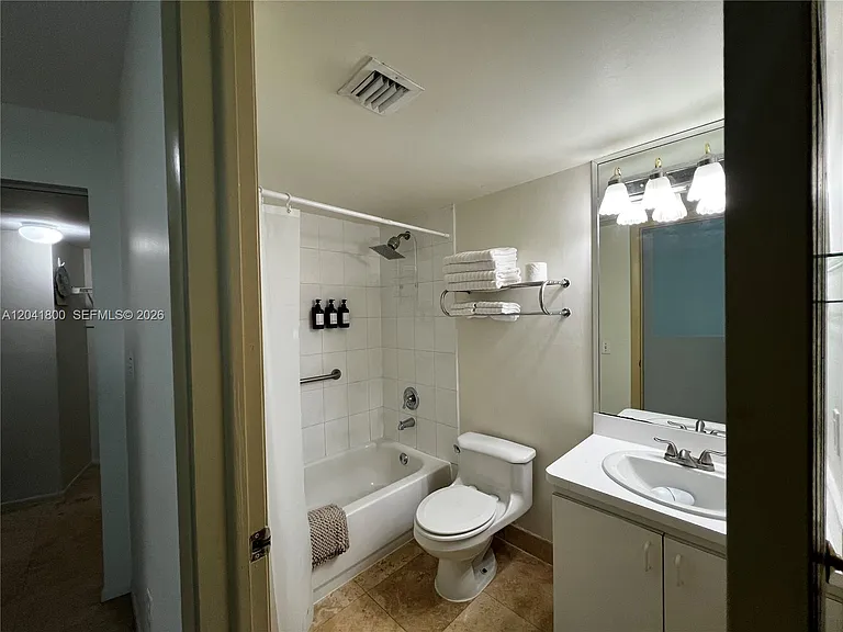 5445 Collins Ave #L3 — Photo 18
