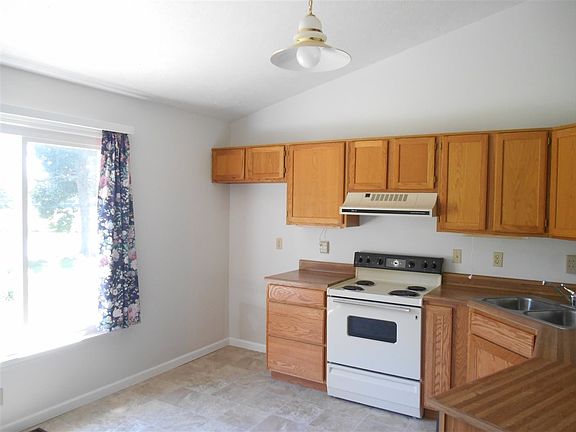 4th image of 136 N County Road 790 W