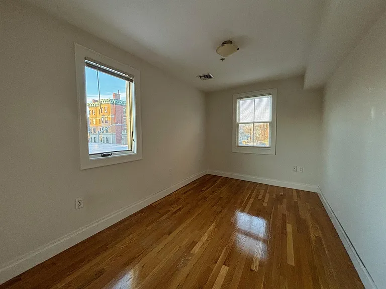 1012 Massachusetts Ave — Photo 11