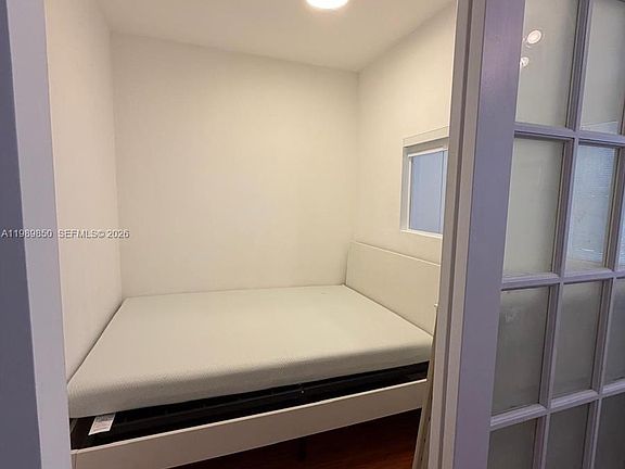 5th image of 1525 Meridian Ave APT 108