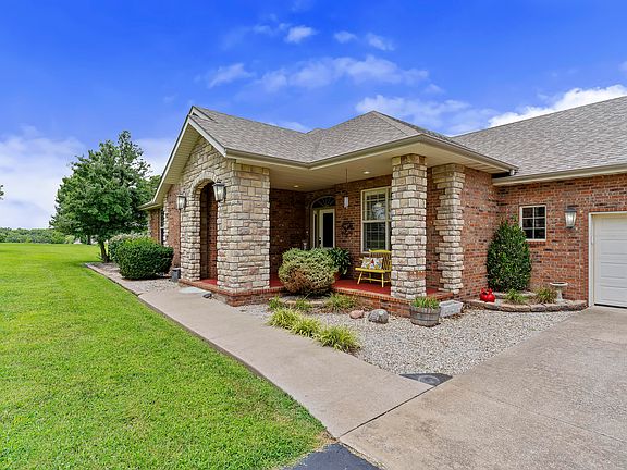 3rd image of 4465 N Raintree Drive