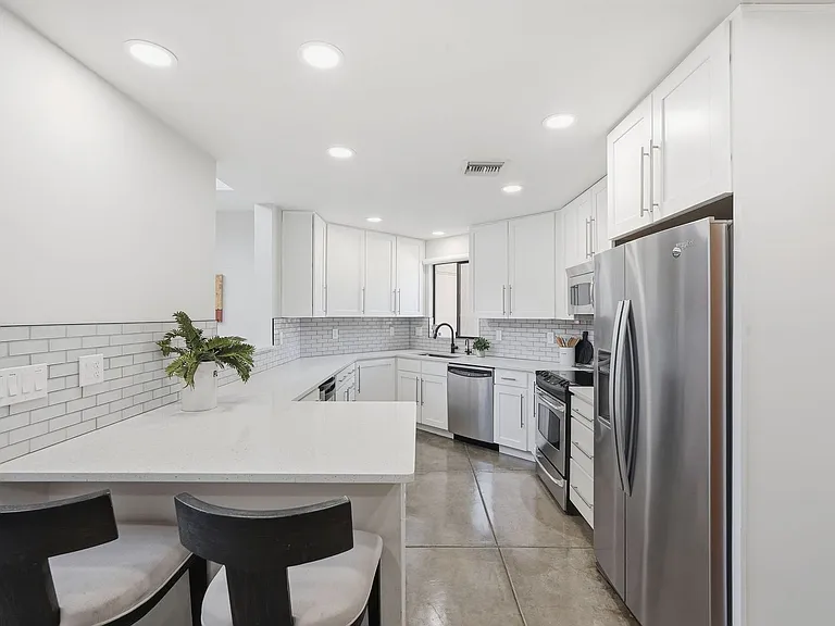 3225 E 3rd St — Photo 15