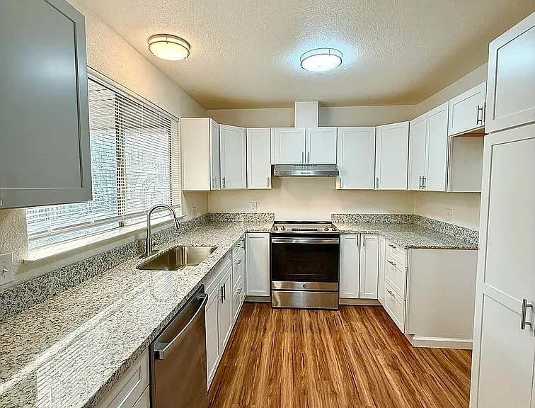 4535 W Paradise Ave — Photo 2