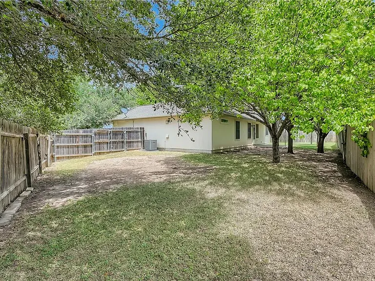 102 Osage Ct — Photo 31