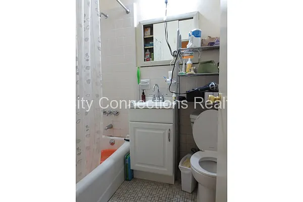 Rented by City Connections Realty | media 6