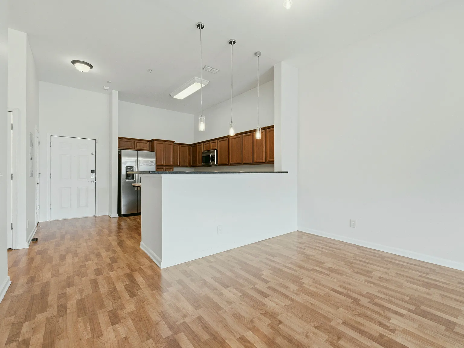 2 bed, 1153 sqft, $2,200 — Photo 2