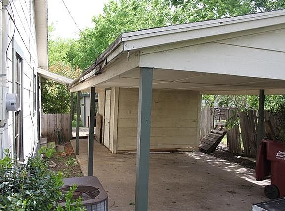 3rd image of 410 Peterson St