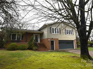 1524 6th St NW, Hickory, NC 28601