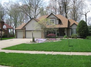 564 Anna Dean Ln, Barberton, OH