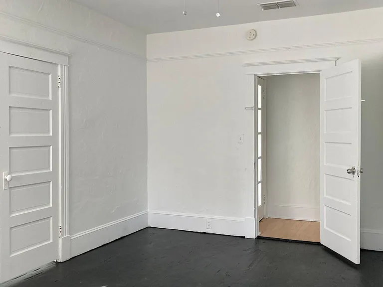 136 King St #B — Photo 15