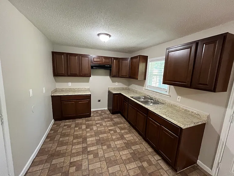 11303 Trail Ln — Photo 13