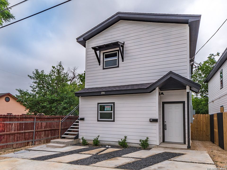 1st image of 206 ROBERTS ST