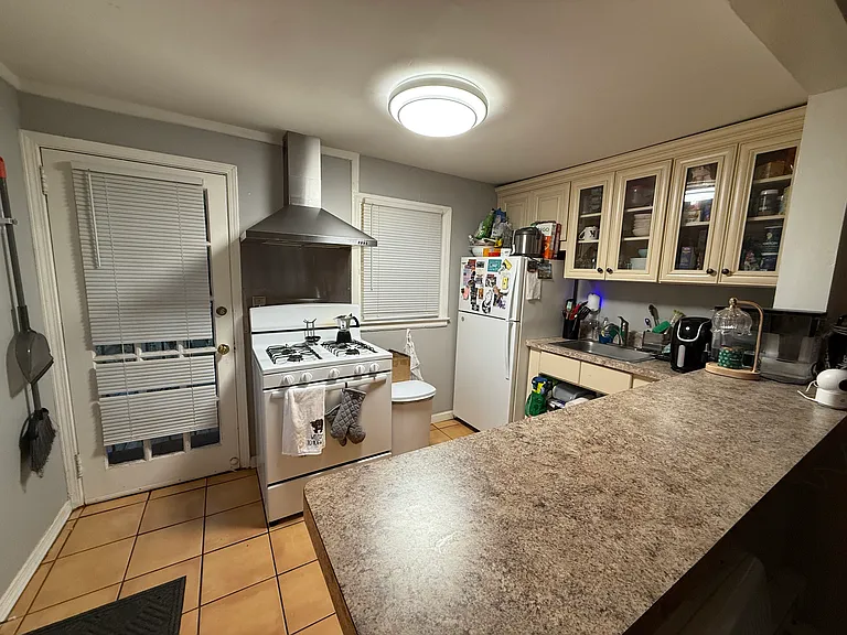 1147 United Ave SE #C — Photo 4