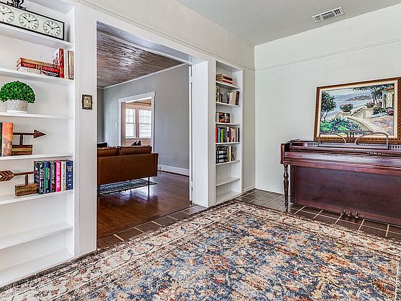 5th image of 2509 Willing Ave