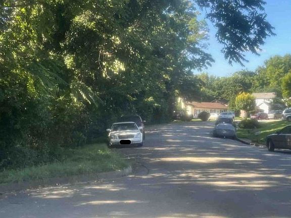 Exterior Neighborhood (street photo)