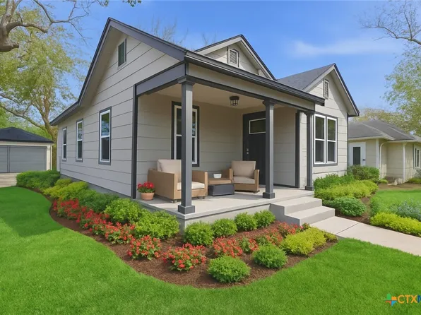 406 Hubbard St, Yoakum, TX 77995