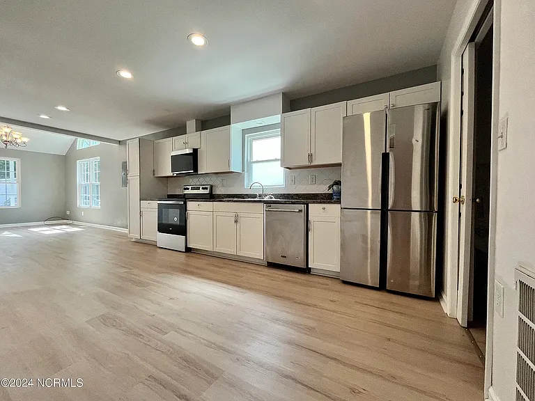 226 Tyson St — Photo 18