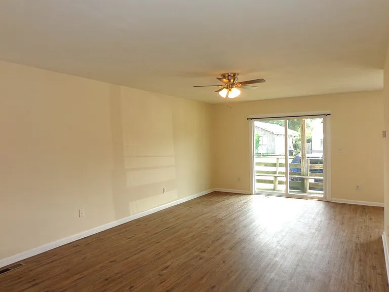 4636 Coronet Ave — Photo 6