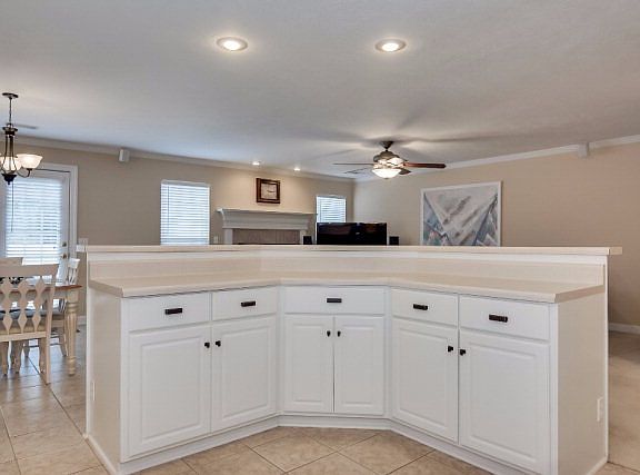 4th image of 1075 Blackfoot Dr