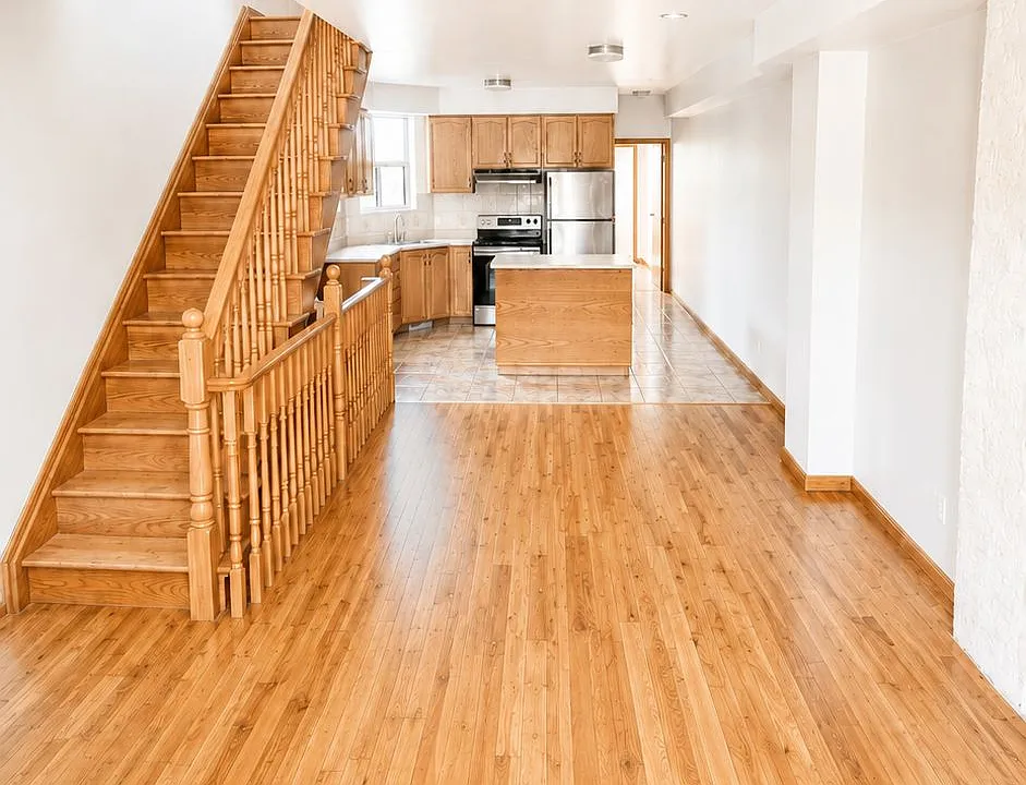 908 Ossington Ave #UPPER