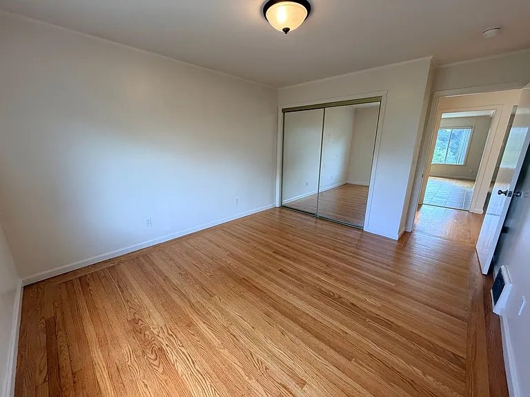 1724 Burrows St — Photo 8