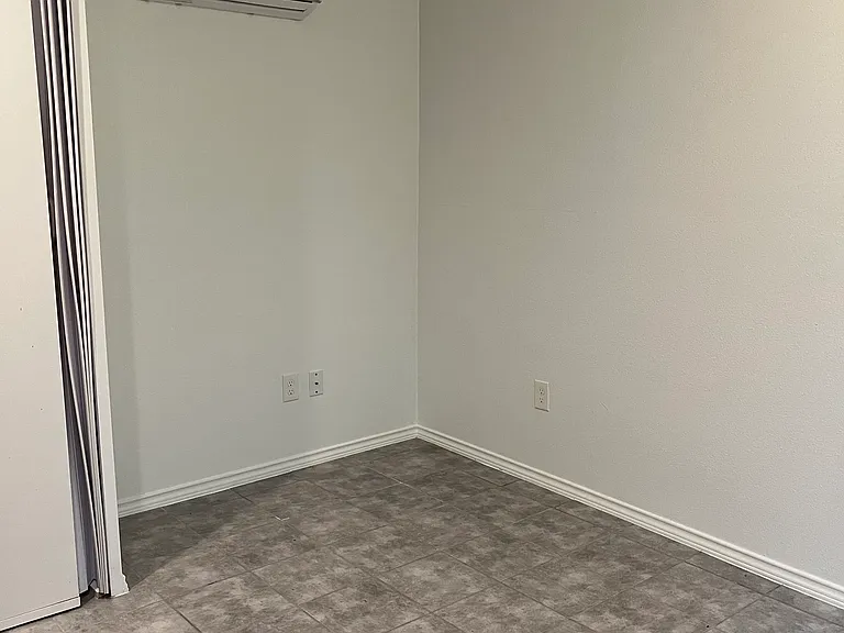 621 Woodcrest Dr — Photo 10