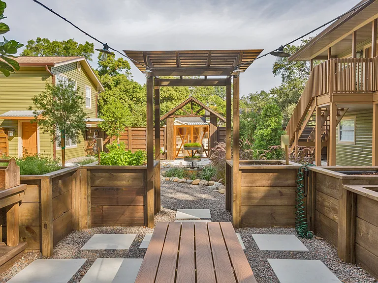 301 S Gomez Ave #G — Photo 12