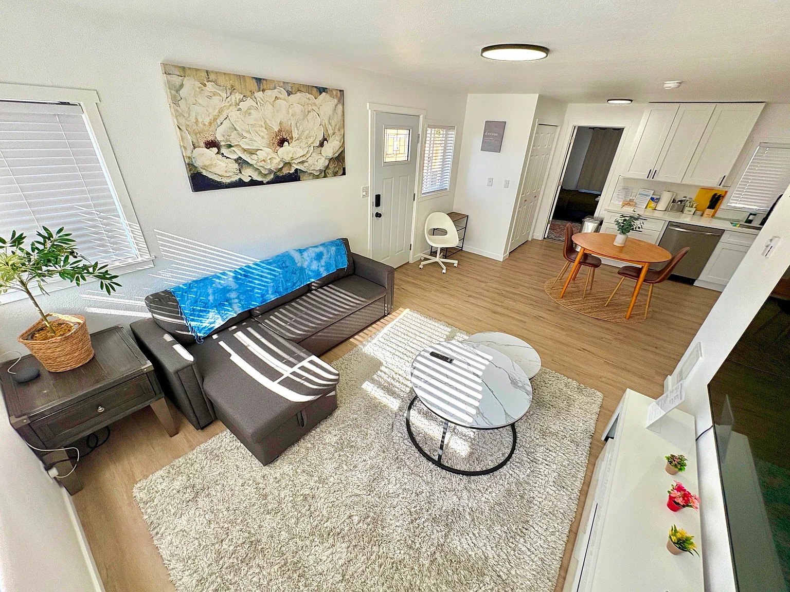 2 bed, 780 sqft, $3,000 — Photo 1