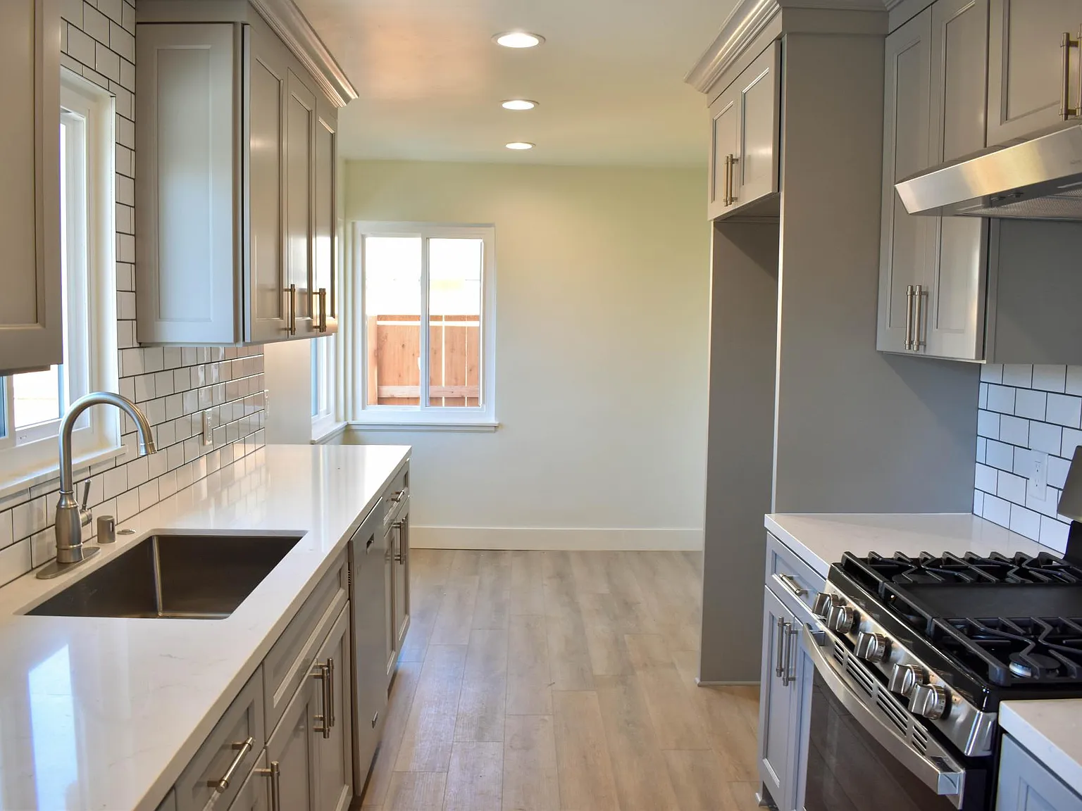 3 bed, 1087 sqft, $3,400 — Photo 4