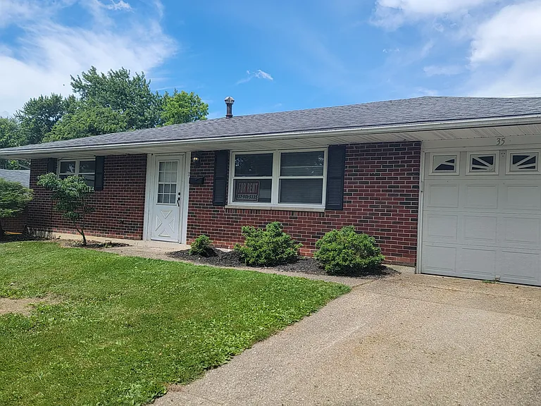 35 Catalpa Dr — Photo 1