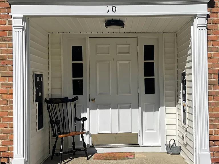 60 Colonial Estates Dr — Photo 17