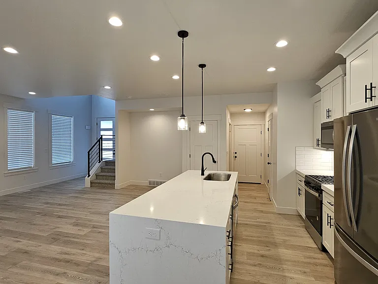 636 W Cottage Park Ln — Photo 5