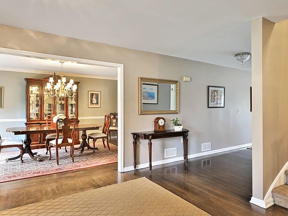 3rd image of 122 Dorchester Way
