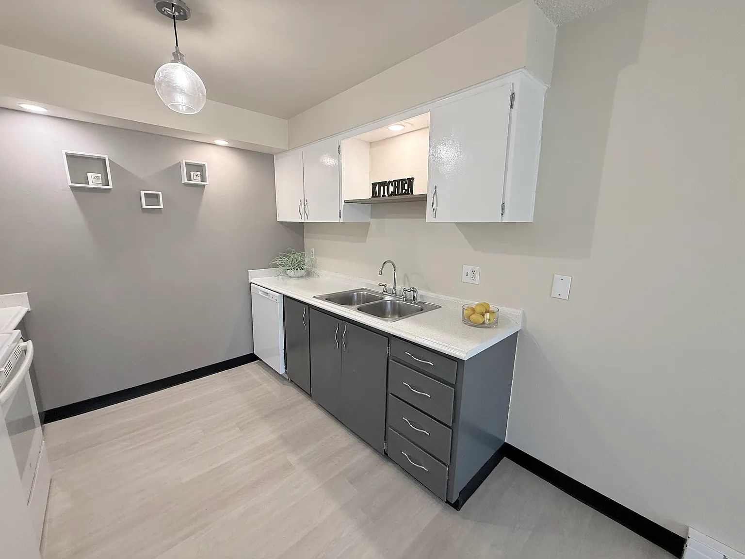 2 bed, 800 sqft, $1,500 — Photo 3