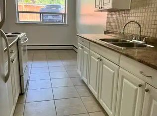 437 Martha St #1A, Burlington, ON L7R2P6