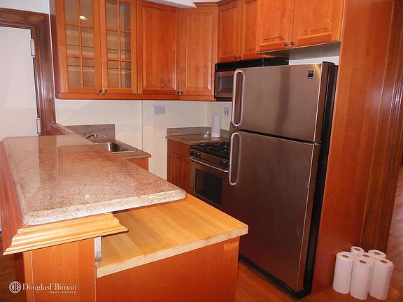 4th image of 122 Amity St #3