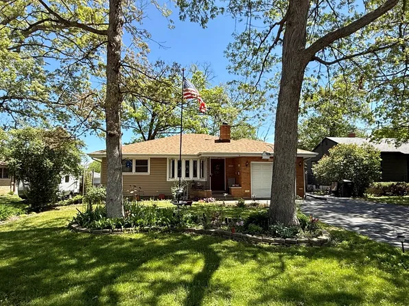 707 Kirkwood Ave, Winthrop Harbor, IL 60096