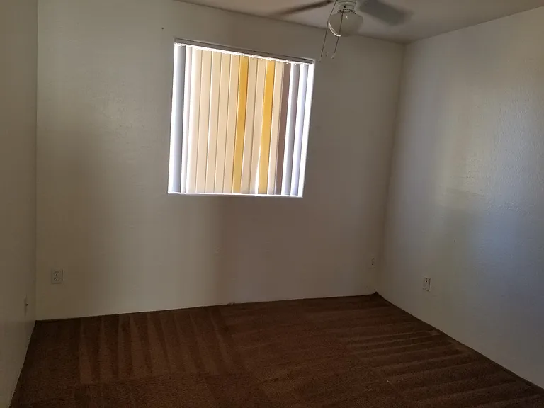 1240 E Mountain View Rd — Photo 17