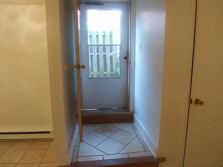 507 W Beverley St #D — Photo 10