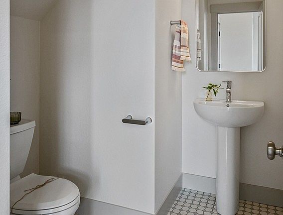 5th image of 1321 Oppek St NE #1321