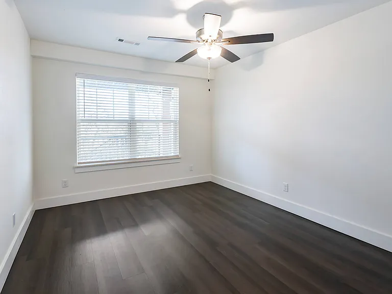 The Lakewood House Apartments — Photo 39
