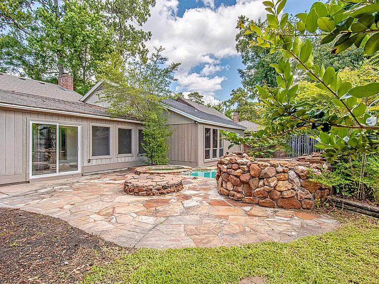 3406 Forest Village Dr — Photo 37